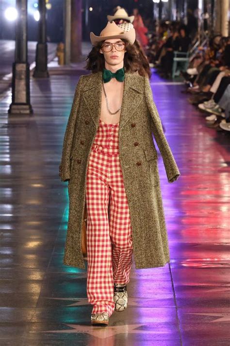 Vestiti moda 2021: i look dalla sfilata Gucci a Los Angeles 